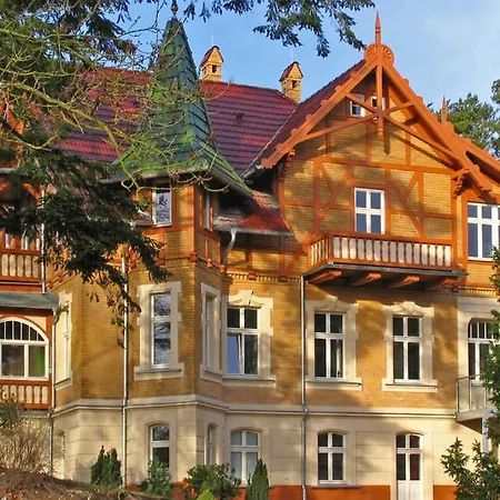 Haus Auf Dem Huegel Klassische 03 *